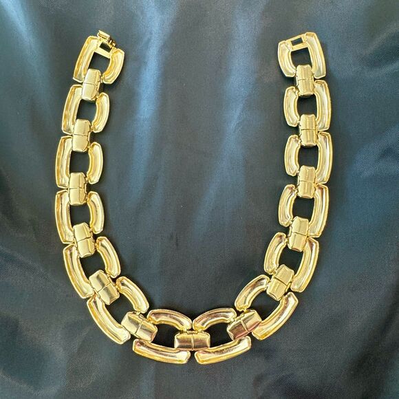Gold Tone Chunky Oversized Chain Link Fashion Necklace - Picture 4 of 6